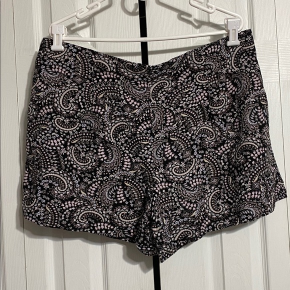 LOFT Pants - LOFT linen blend floral shorts size XL
